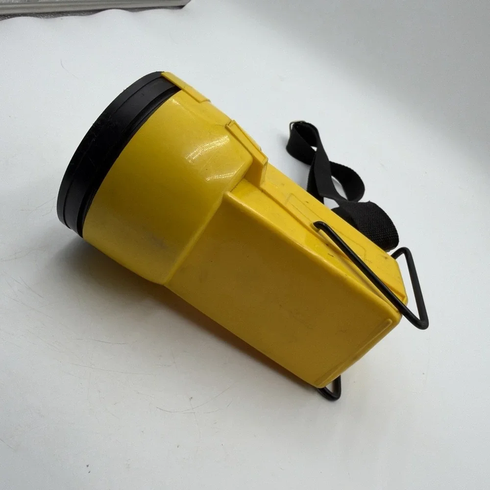 VTG Brinkmann Maxstar Lantern Flashlight Camp Flash Light Waterproof Needs Batte